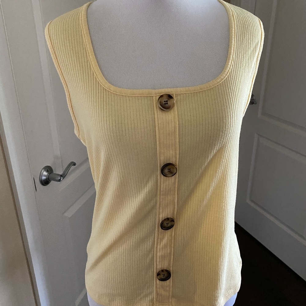 Large (tagged medium) light yellow ribbed tank